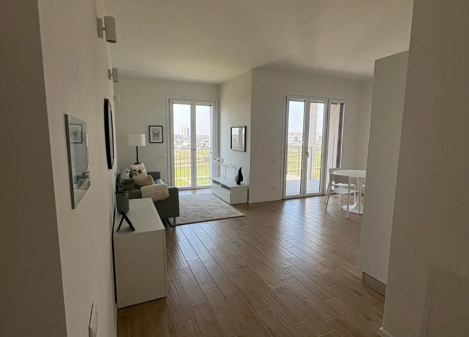 Milano Panorama Home - Luminous With Private Garage Apartment Milan