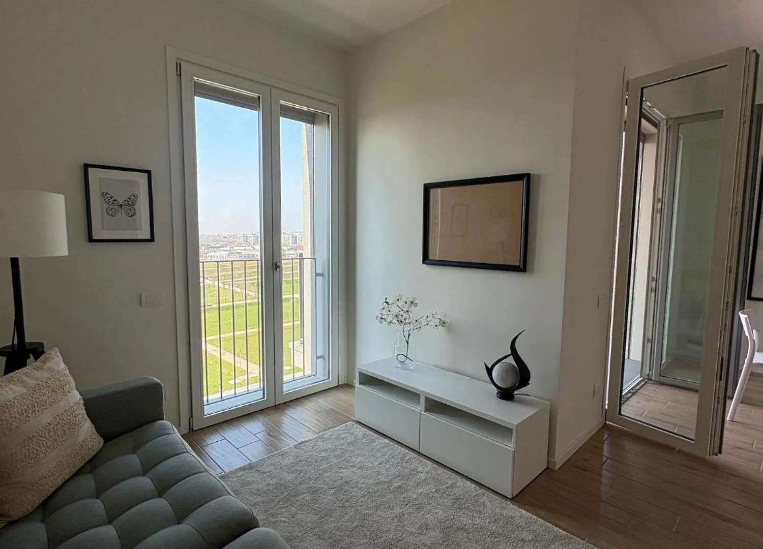 Milano Panorama Home - Luminous With Private Garage Apartment
